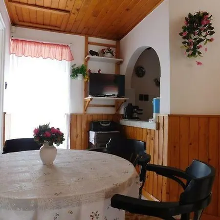 Cserje Apartman Case de vacanță Velence
