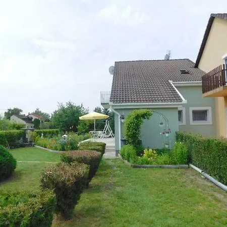 Cserje Apartman Case de vacanță Velence