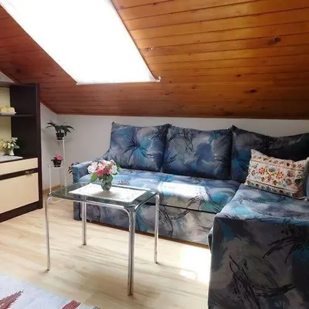 Cserje Apartman * Velence